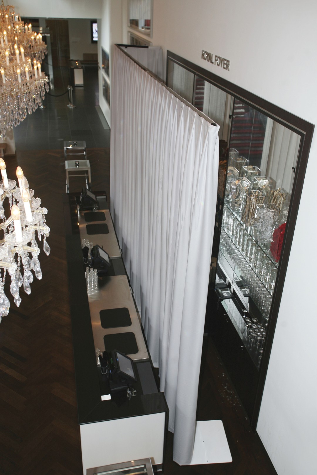 Pipe & Drape Satijn Gordijn Wit | 330 x 120 cm hoog Geplooid