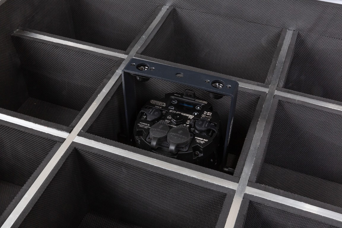 Stapelbare flightcase 120x60cm voor het transport van max. 12x BTI-BLINDER1 FX + accessoires - PROJECTOR CASE 6