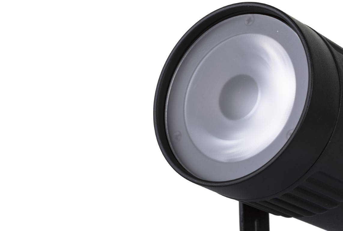Compacte, stijlvolle 15W RGBW-projector voorzien van een zeer smalle 4° lens. - BEAMSPOT1-DMX FC