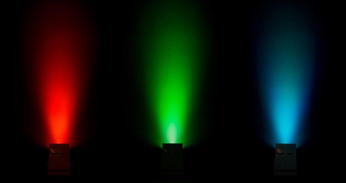 Door batterij gevoede LED uplighter, gebaseerd op 6 stuks 10 watt RGBWA-LED's om ongewenste kleurschaduw te vermijden - ACCU COLOR-BLACK