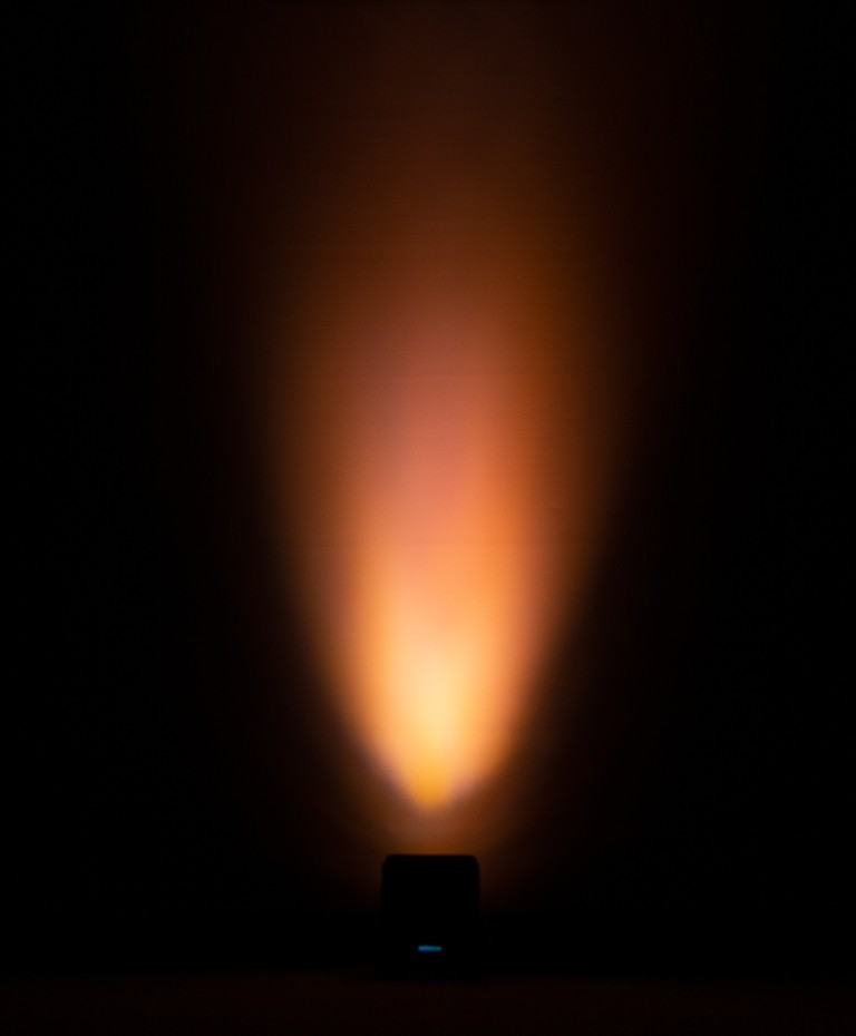 Budgetvriendelijke, op batterijen werkende LED uplighter met 6x10W RGBWA-LED's - ACCU-COMPACT