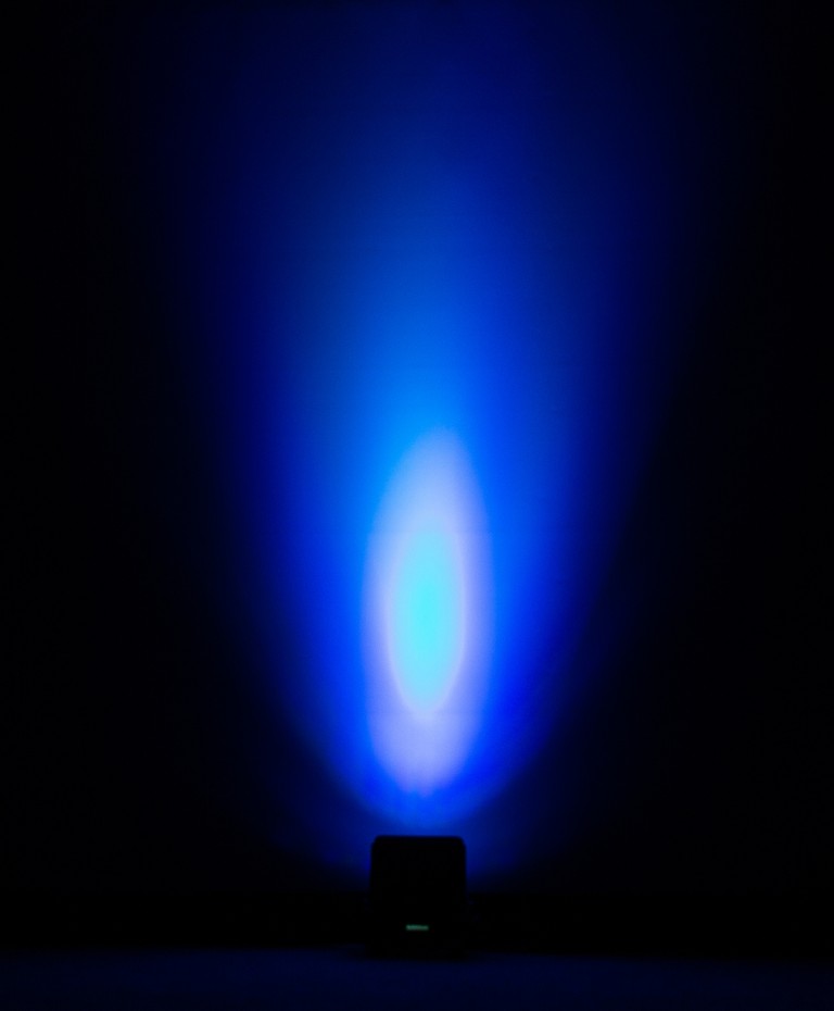 Budgetvriendelijke, op batterijen werkende LED uplighter met 6x10W RGBWA-LED's - ACCU-COMPACT