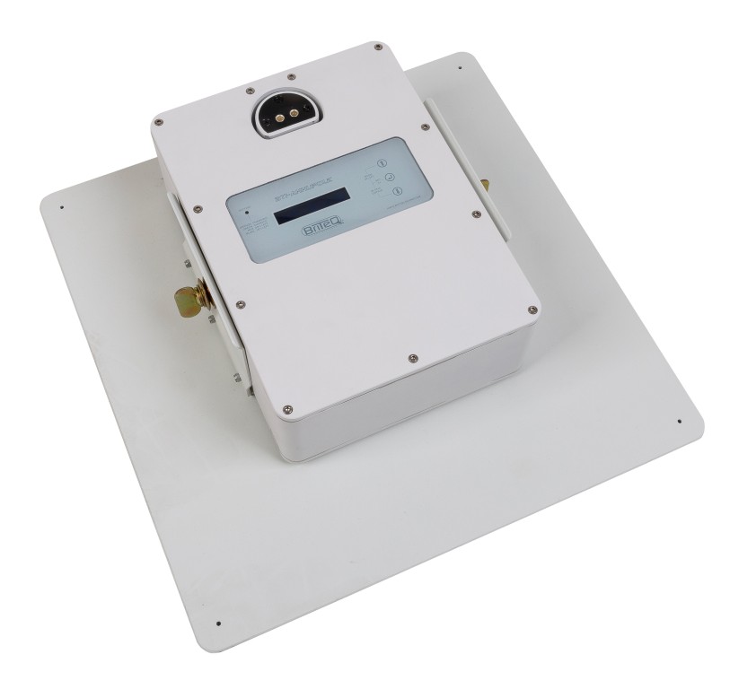 Stijlvolle batterij-gevoede IP64 OUTDOOR 4x 5Watt LED-verlichtingspaal met draadloze DMX, perfect voor het verlichten van tuinfeesten, buffetten, presentatiebalies, enz. - BTI-AKKUPOLE WHITE