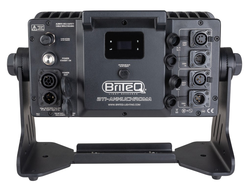 Compacte, krachtige en uiterst veelzijdige batterijgevoede IP65-projector voor buitengebruik, uitgerust met 18x 10W RGBL-LED's - BTI-AKKUCHROMA