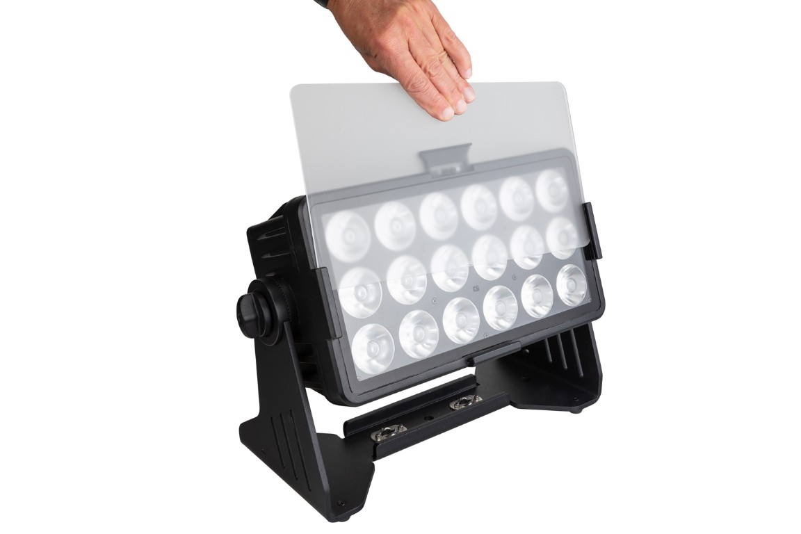 Beam shaper voor BTI-AKKUCHROMA: wijzigt de standaard lichtbundel in 60° horizontaal x 10° verticaal - BTI-AKKUCHROMA - 60x10 BEAM