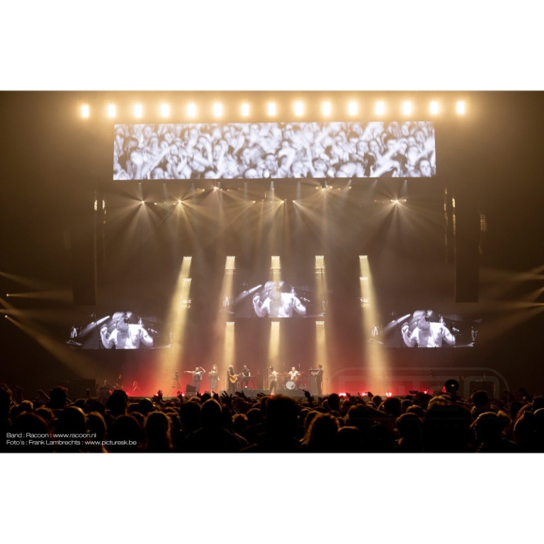 Creëer dynamische 'lichtgordijneffecten' met deze uiterst krachtige podiumprojector, voorzien van 9pcs 60W CW/WW LED's in combinatie met verbluffende RGB-fronteffecten - BT-NONABEAM - BQ2 (EXPORT)