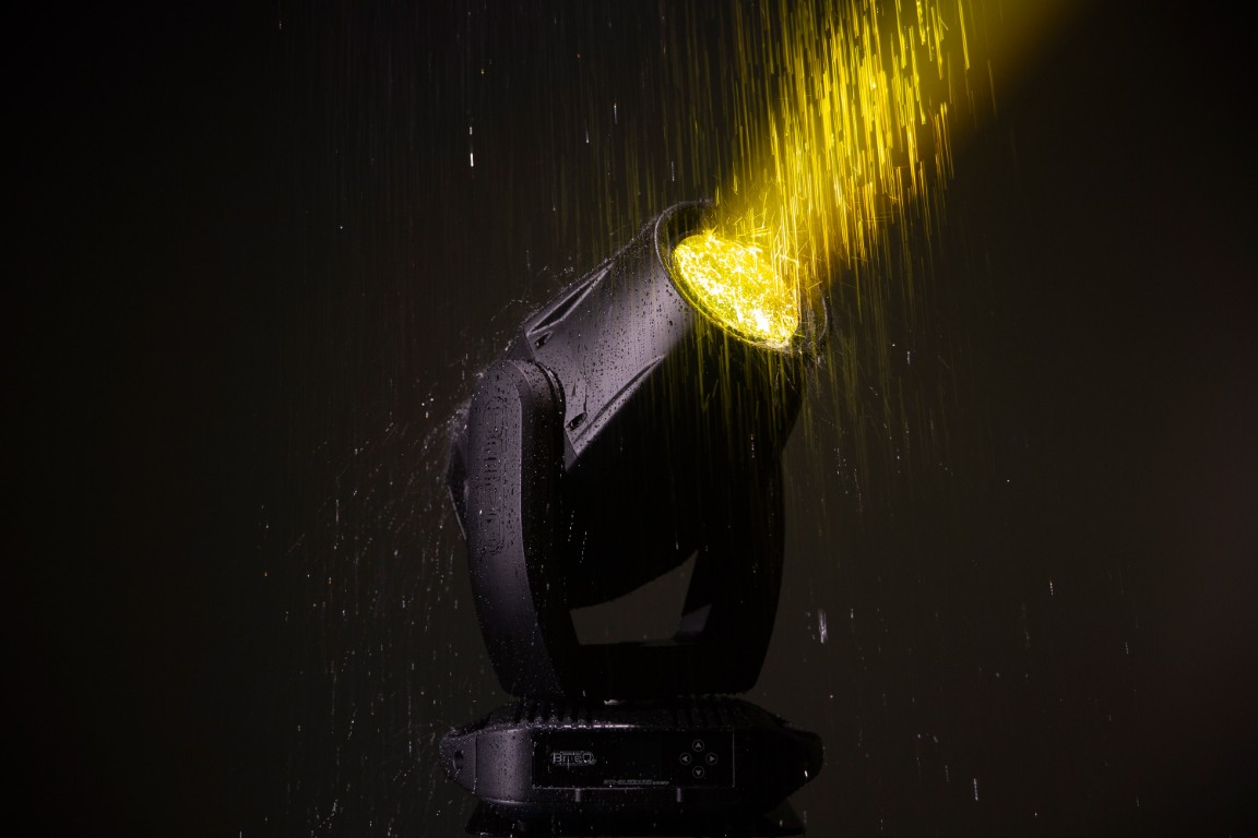 Krachtige IP65 HYBRID 450W LED moving head. Geluidsarme werking: perfect voor zowel binnen als buiten! - BTI-BLIZZARD BSW2