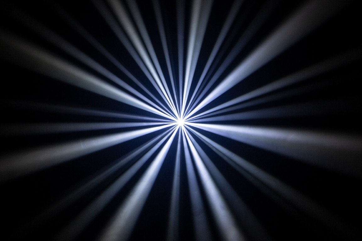 Krachtige en budgetvriendelijke Moving BEAM, op basis van een 200W high power LED! - CHALLENGER BEAM