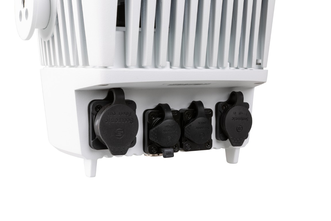 Buitenprojector met 18x8W RGBW-leds, 20 ° stralingshoek, Neutrik TRUE1 Powercon-, 3P XLR-connectoren en IP-ventilatorkoeling - Witte versie - BT-COLORAY 18FCR WHITE