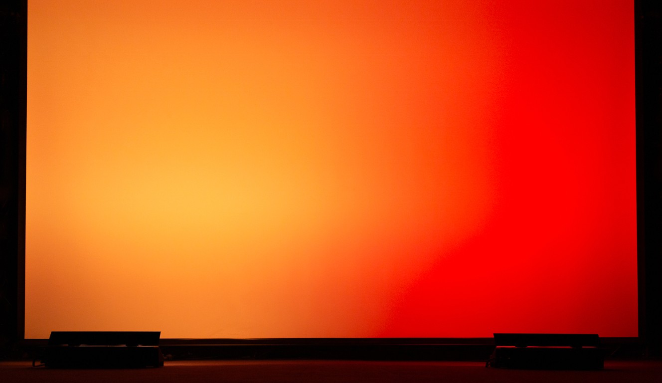 Krachtige IP65 full color LED cyclorama! Kan worden gebruikt voor achtergrond- en voetlicht op zowel binnen- als buitenpodia. - BTI-CYCLO
