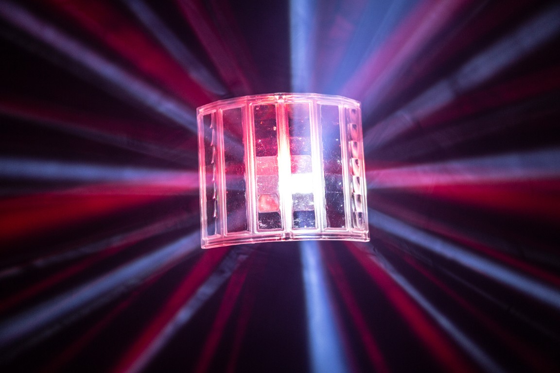 Een zeer veelzijdig en dynamisch RGBW-lichteffect voor al uw thuisfeesten - USB DERBY
