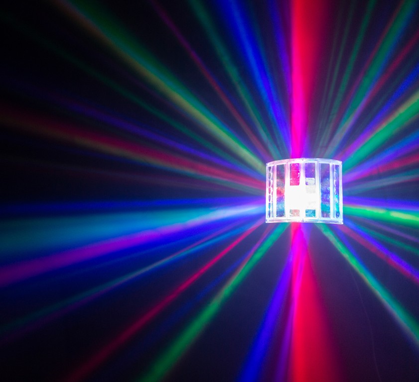 Een zeer veelzijdig en dynamisch RGBW-lichteffect voor al uw thuisfeesten - USB DERBY