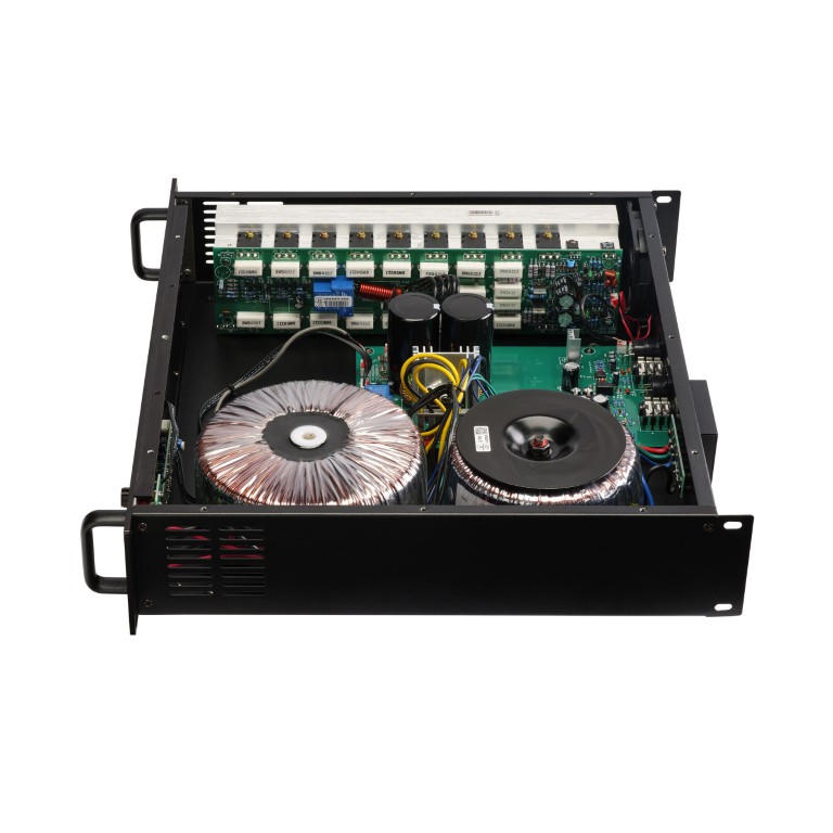 Krachtige versterker 100V - 660W onder 4 Ohm - AMP660