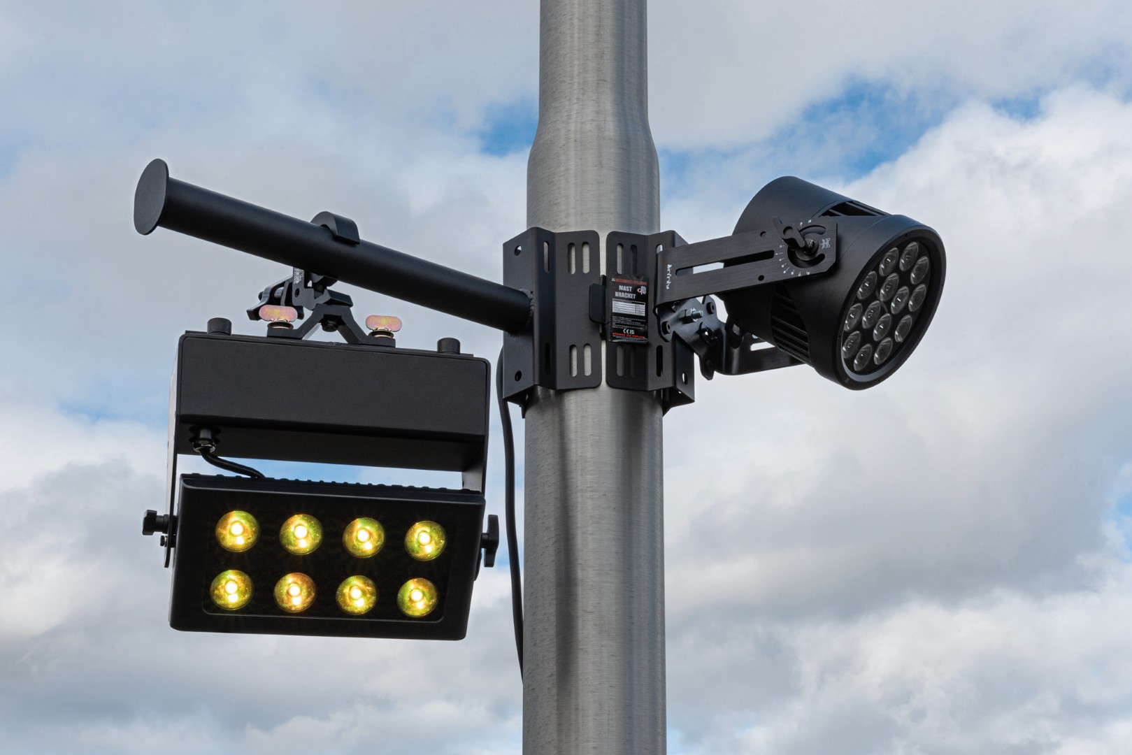 Mast & Pole Mounting Bracket Mast-/paalbeugel met ø 50 mm buis