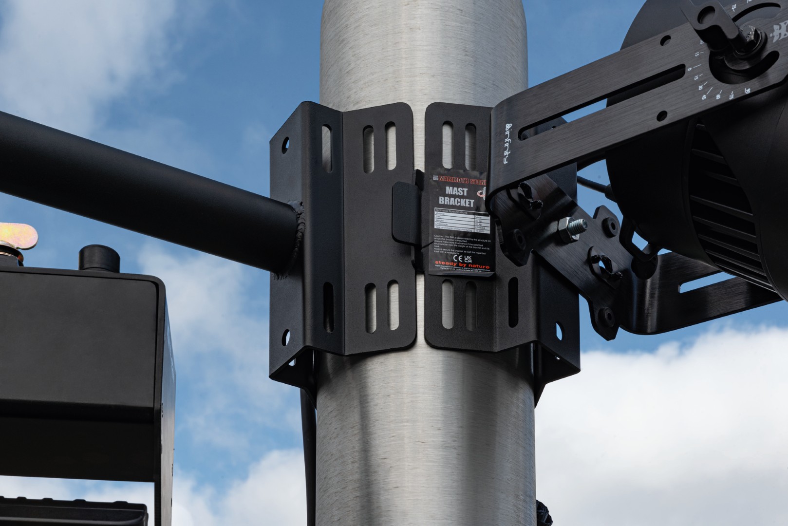 Mast & Pole Mounting Bracket Mast-/paalbeugel met ø 50 mm buis