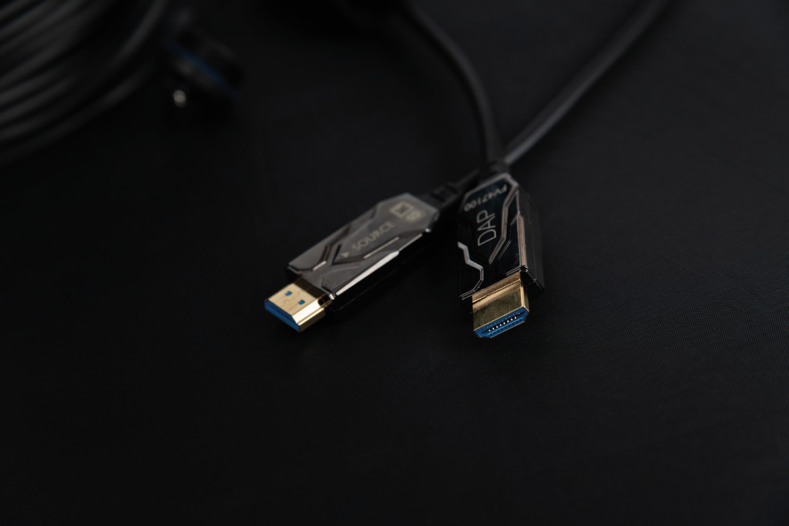 Armoured HDMI 2.1 AOC 8K Fibre Cable 100 m - Gepantserd - verguld