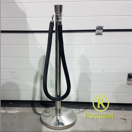 Afzetpaaltjes met zwart koord 150cm huren