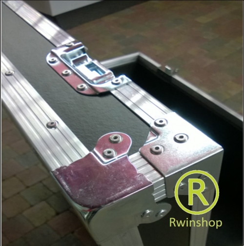 Flightcase voor standers op maat gemaakt