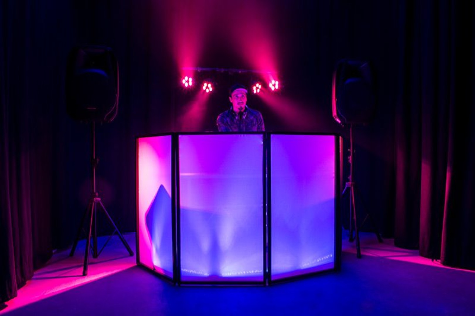 DJ en Mengtafel booth zwart