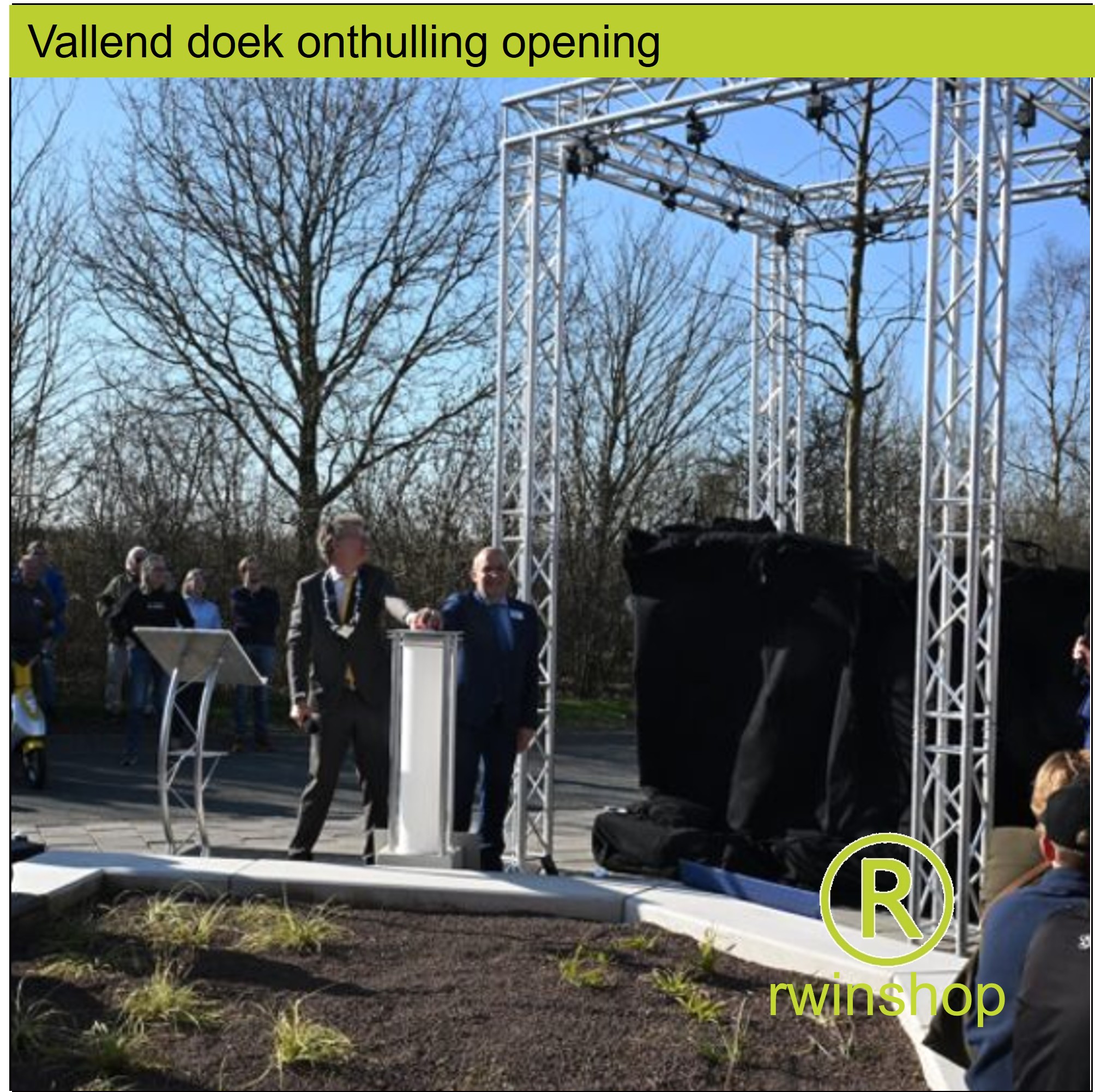Vallend doek onthulling 