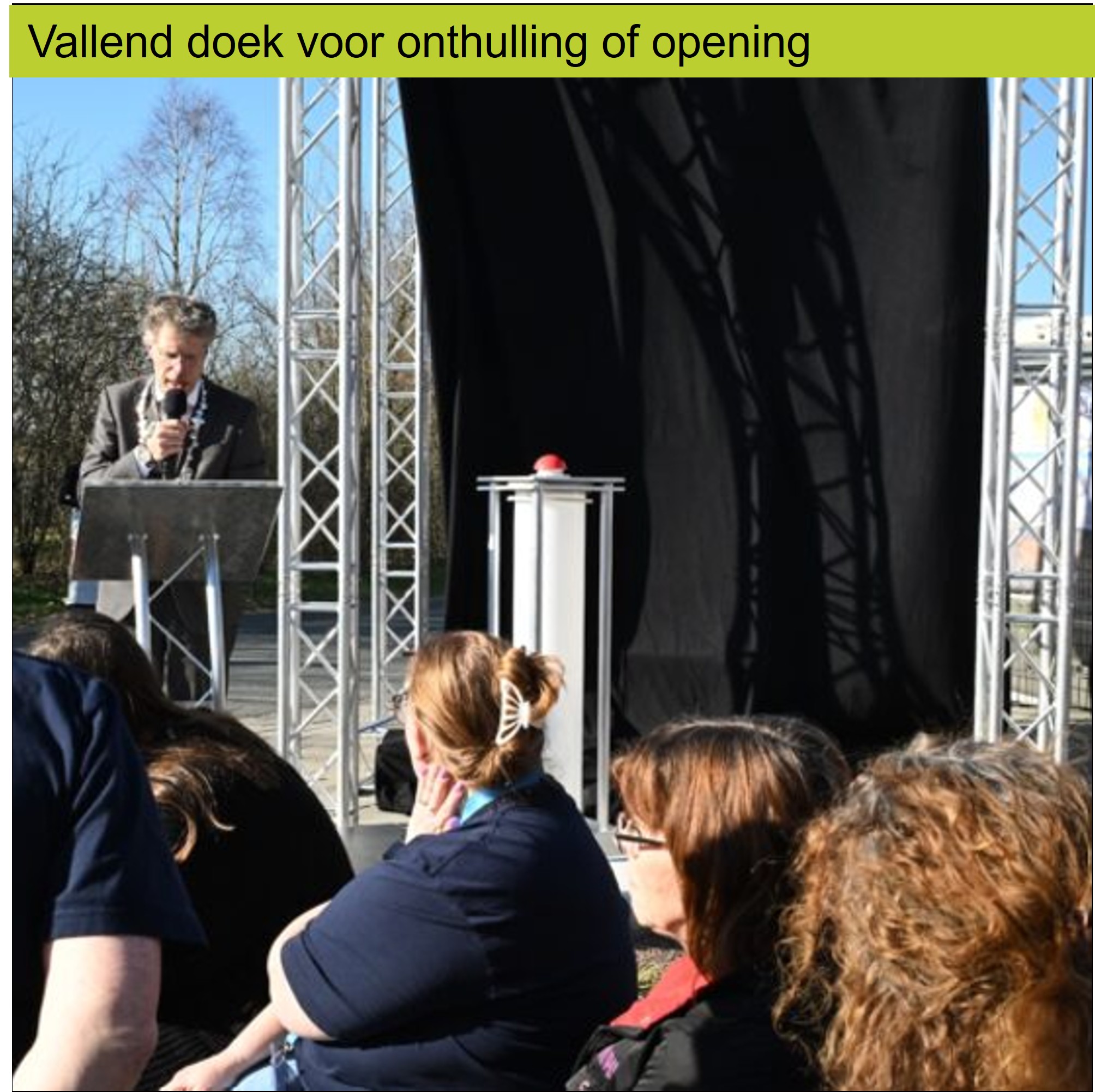 Vallend doek onthulling 